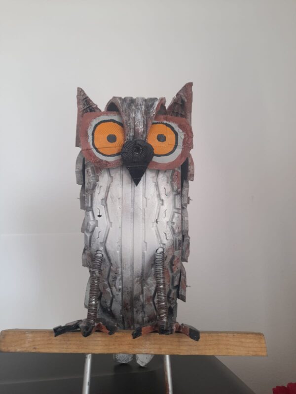 Hibou en pneu recyclé